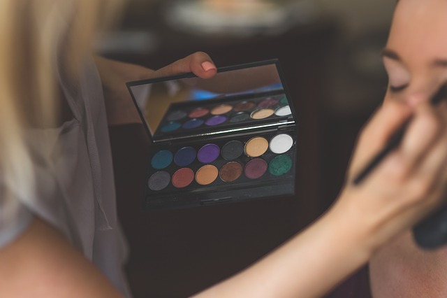 makeup-791303_640